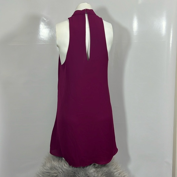 OLIVACEOUS DRESS SLEEVELESS V-NECK SIZE M - Picture 9 of 14